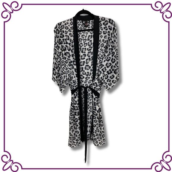 Victoria's Secret Other - Victoria's Secret Black & White Animal Print Handkerchief Kimono Robe MEDIUM
